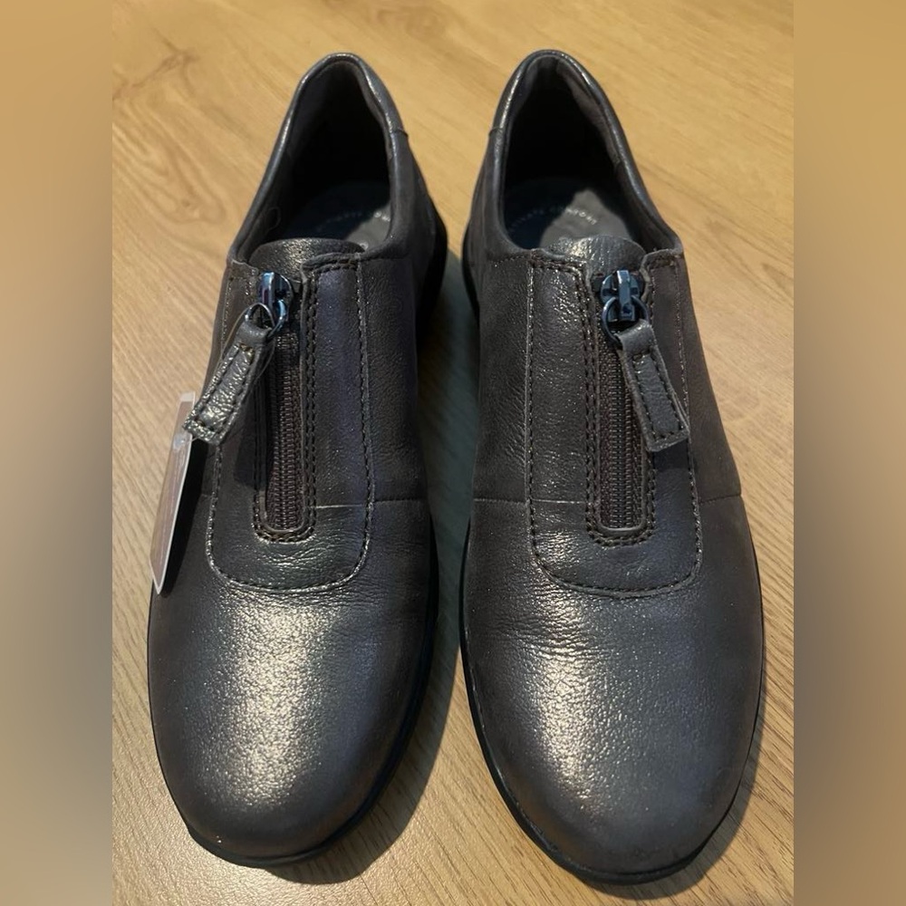Clark’s Size 7.5 Shoes - Picture 2 of 13